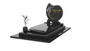 Tombe en marbre noir avec vase fleuri.